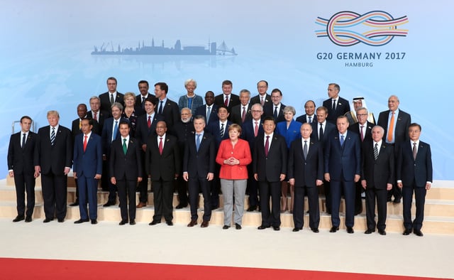 World leaders assemble for 'family photo' at G20 summit in Hamburg