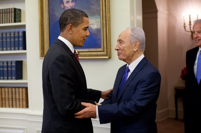 Shimon Peres meeting with U.S. President Barack Obama in the Oval Office, 5 May 2009