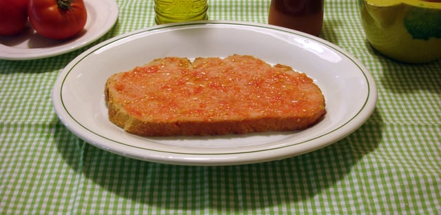 Pa amb tomàquet (bread with tomato)