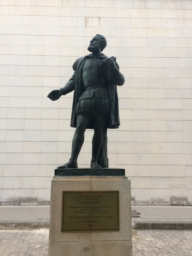 A statue commemorating de Camões in Havana, Cuba