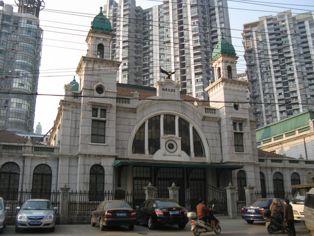 The old Dazhimen railway Station (大智门火车站), the original Hankou terminus of the Beijing-Hankou Railway. Constructed in 1900–1903, it was closed in 1991, after the opening of the present Hankou Railway Station.