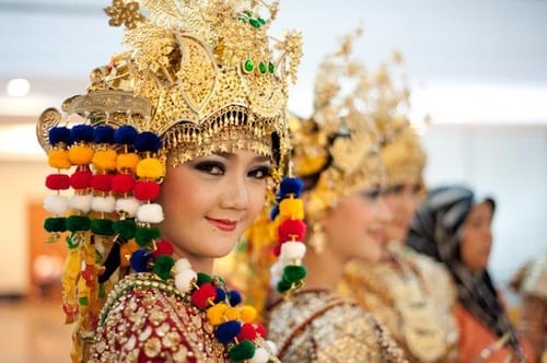 A Palembang Malay girl clad in her Gending Srivijaya traditional costume from South Sumatra, Indonesia.