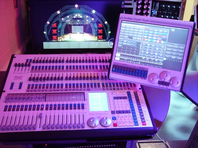 Pearl Expert console with additional touchwing.