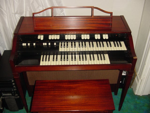 The L-100 spinet was particularly popular in the UK.