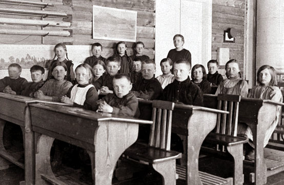 Pupils at the school of Torvinen in Sodankylä, Finland, in the 1920s