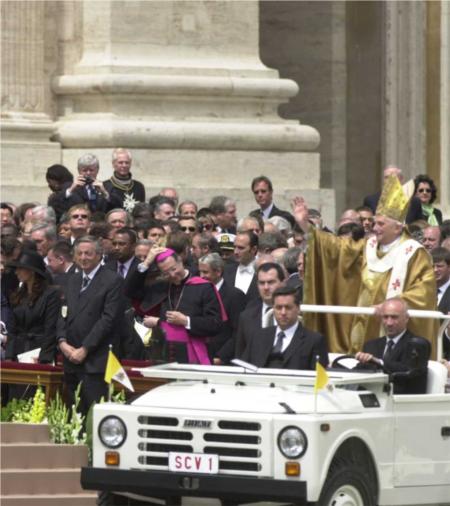 Pope Benedict XVI's first trip in a popemobile