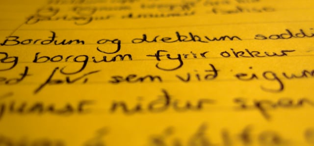 A sample of Icelandic handwriting with some instances of lowercase ð clearly visible: in the words Borðum, við and niður. Also visible is a thorn in the word því.