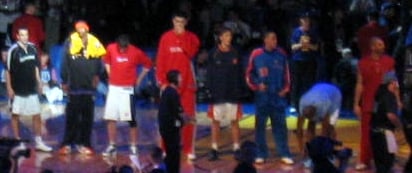 Yao (fourth from left) standing with the Sophomores team during the 2004 Rookie Challenge game.