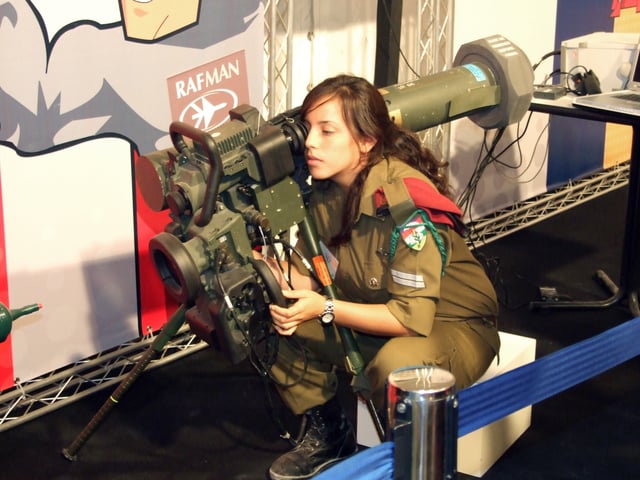 Female IDF corporal with the Spike missile launcher, wearing the golden-olive Madei Alef uniform