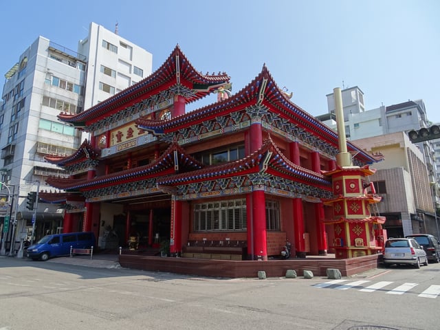 ② The Luanist Rebirth Church (重生堂 Chóngshēngtáng) in Taichung, Taiwan.