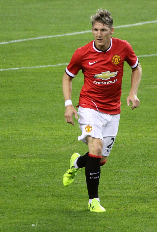 Schweinsteiger playing for Manchester United in 2015