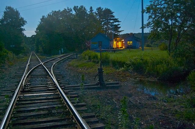 A low-speed #6 right-hand main line to yard switch