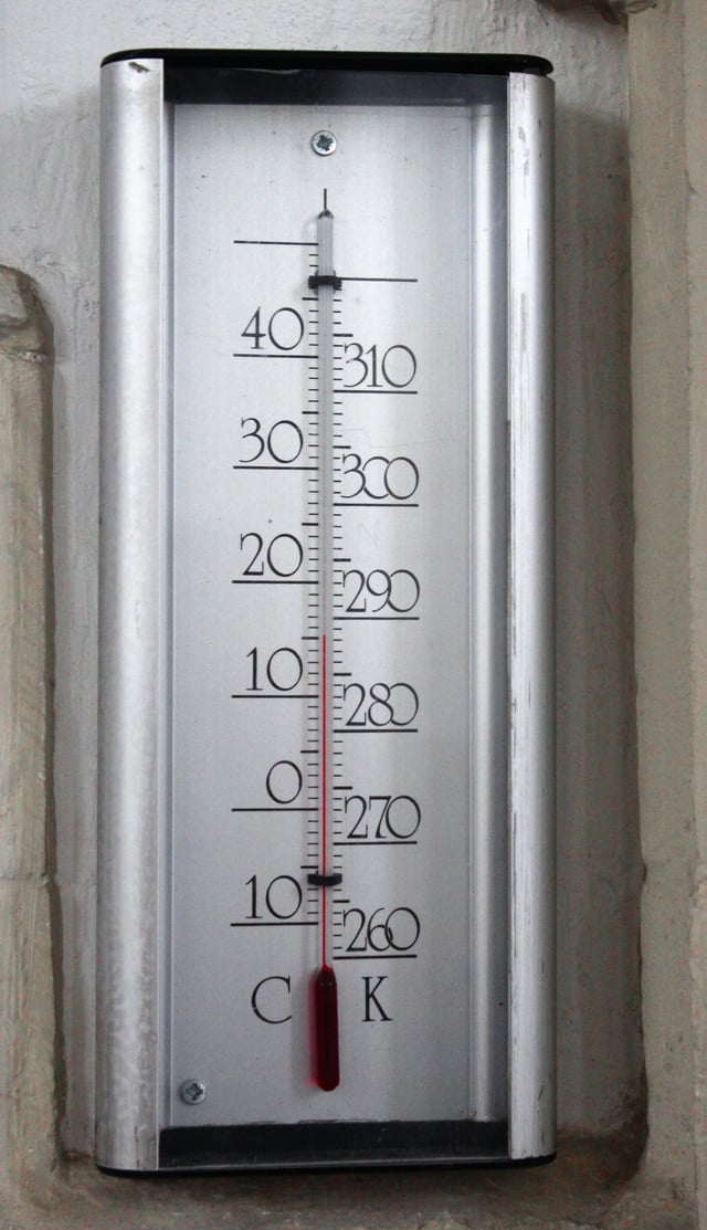A thermometer calibrated in degrees Celsius (left) and kelvins (right)