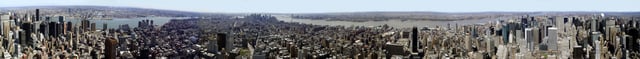 A 360° panoramic view of New York City from the 86th-floor observation deck in spring 2005. East River is to the left, Hudson River to the right, south is near center.