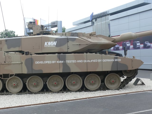 The turret and hull sides of the Leopard 2A7+ are fitted with additional armour modules