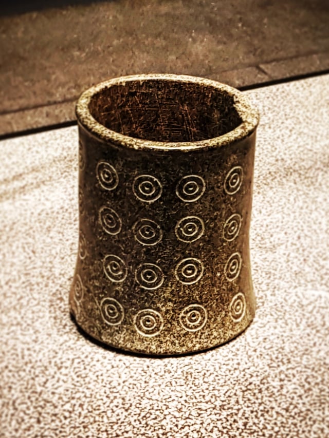 Decorated stone cup from Umm Al Nar site, Abu Dhabi on display at the Louvre Abu Dhabi