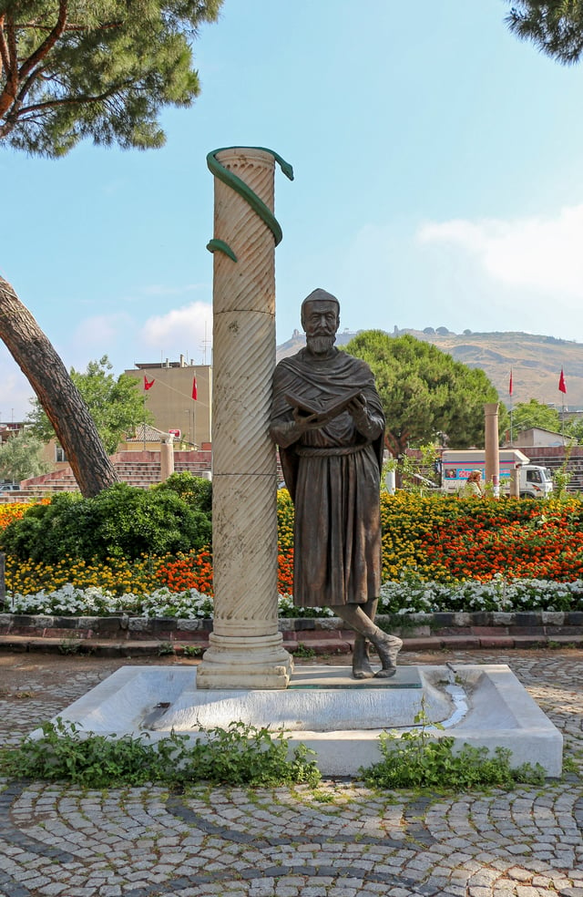 Modern statue of Galen in his home town, Pergamon