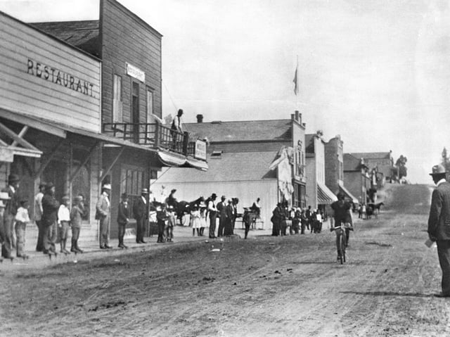 A cyclist on Beacon Street around the time of annexation by Los Angeles in 1909