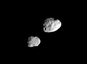 Epimetheus (lower left) and Janus (right). The two moons appear close because of foreshortening; in reality, Janus is about 40,000 km (two hundred times the width of Janus) farther from the observer than Epimetheus.