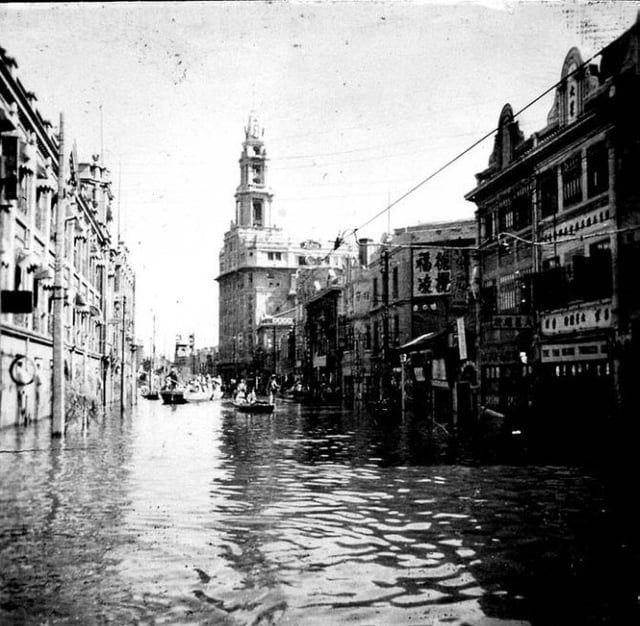 Asahi Street (now Heping Road) in 1939 Tianjin flood