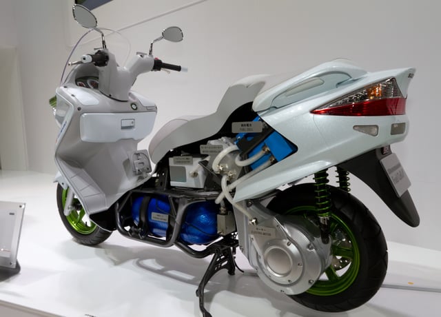 Cutaway model of the Burgman Fuel Cell Scooter at the 2011 Tokyo Motor Show