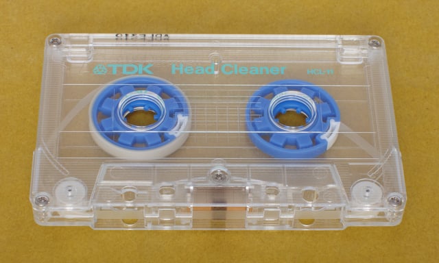 A head cleaning cassette