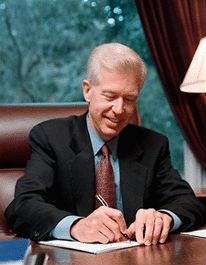 Davis signing the 2000-2001 state budget. The 2002-2003 and 2003-2004 budgets would prove much more difficult to balance with a dramatic drop in state revenue.