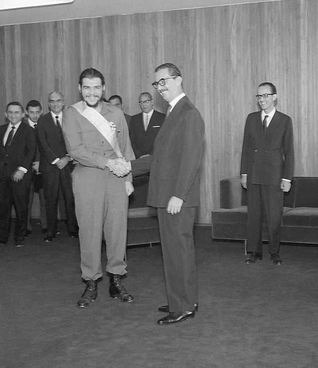 Brazilian President Jânio Quadros decorated Guevara with the Order of the Southern Cross in 1961.