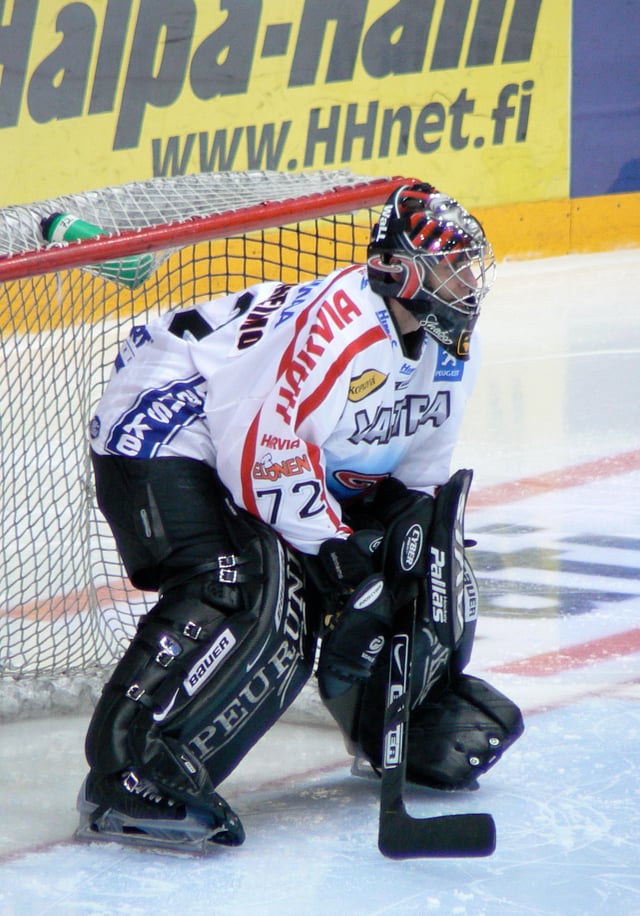 Goaltenders use more protective equipment than other players, just like goaltender Sinuhe Wallinheimo pictured here.