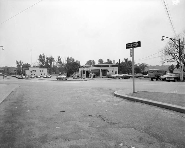 Looking south on Scarlett Road from Old Scarlett Road, 1970