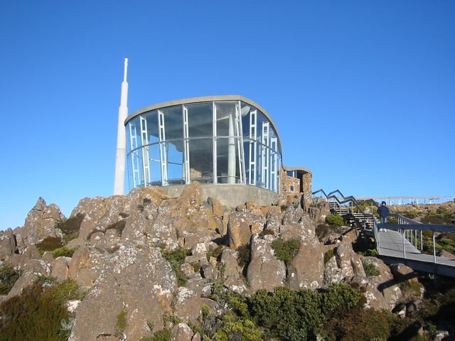 The main television and radio transmitter of Hobart behind the lookout building near the summit of Mount Wellington.