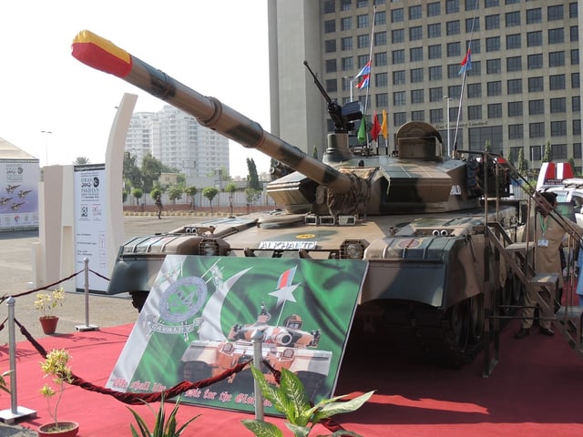 The al-Khalid MBT designed and built by the HIT in Taxila.