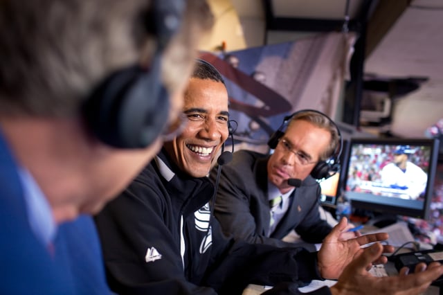 Joe Buck (right) with President Barack Obama and Tim McCarver (left) during the 2009 MLB All-Star Game in St. Louis