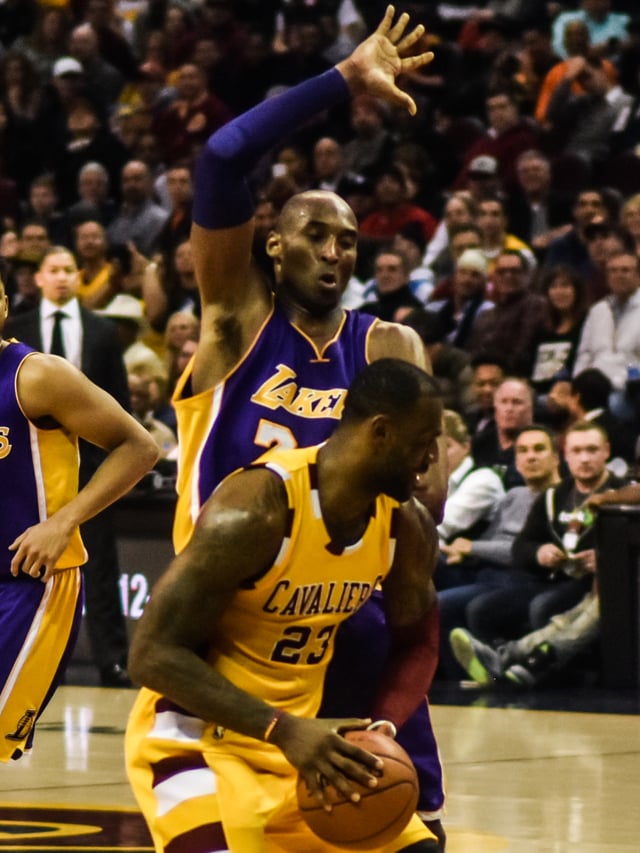 Kobe Bryant defending LeBron James in a February 2016 game between the Los Angeles Lakers and the Cleveland Cavaliers