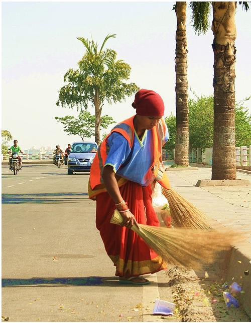 A GHMC sweeper cleaning the Tank Bund Road