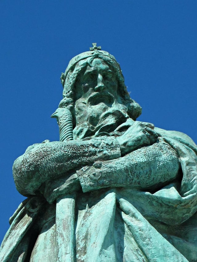 Béla's statue (Heroes' Square, Budapest)