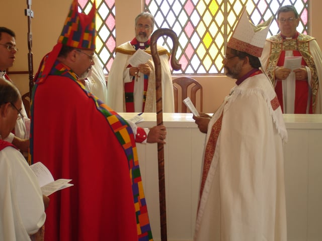 Bishop Maurício Andrade, primate of the Anglican Episcopal Church of Brazil, gives the crosier to Bishop Saulo Barros.
