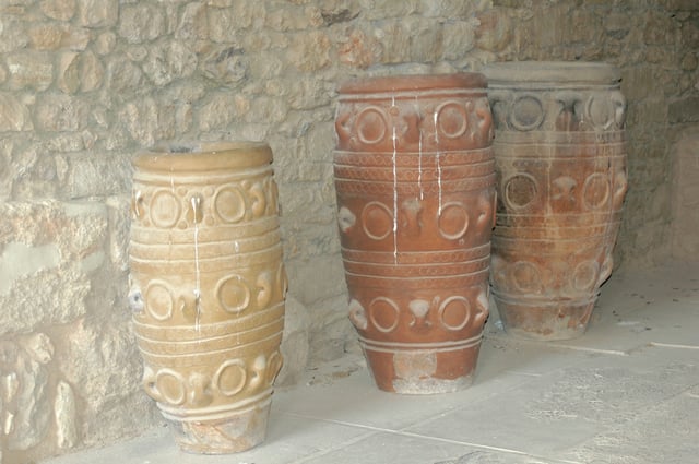 Storage jars (pithoi, πίθοι) at Knossos