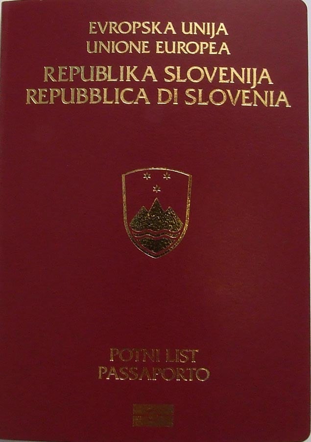 Front cover of a bilingual passport in Slovene and Italian