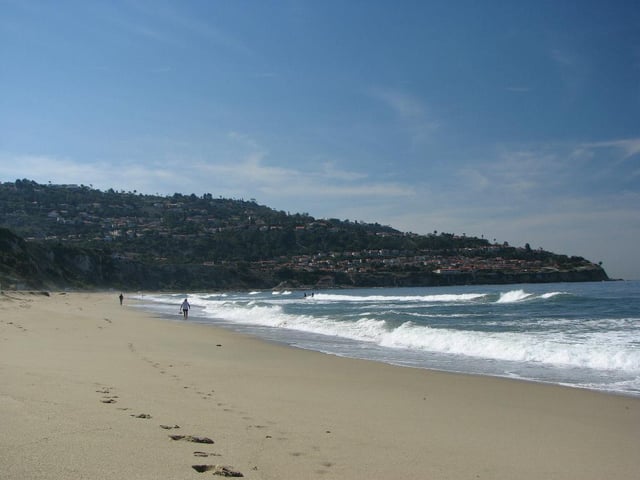 Torrance Beach lies between the Palos Verdes Peninsula and Redondo beach on the Santa Monica Bay.