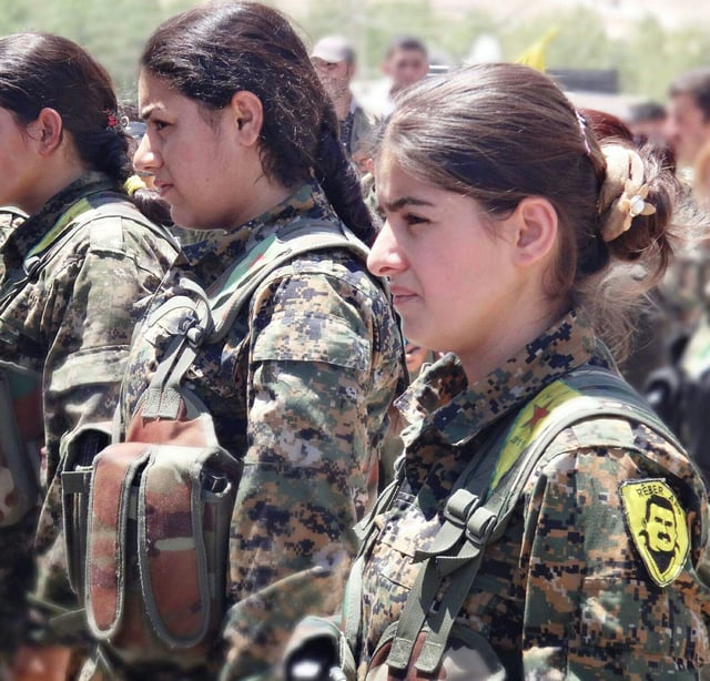 YPJ fighter wearing badge featuring Abdullah Öcalan