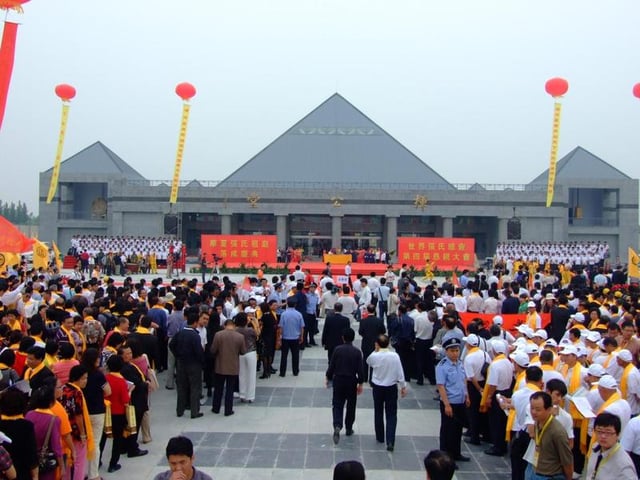 Worship at the Great Temple of Lord Zhang Hui (张挥公大殿 Zhāng Huī gōng dàdiàn), the cathedral ancestral shrine of the Zhang lineage corporation, at their ancestral home in Qinghe, Hebei