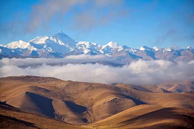Himalayas, on the southern rim of the Tibetan plateau