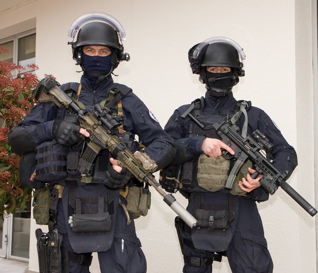 GIGN operators with HK-416 assault rifle and HK-MP5 Submachine gun - 2016