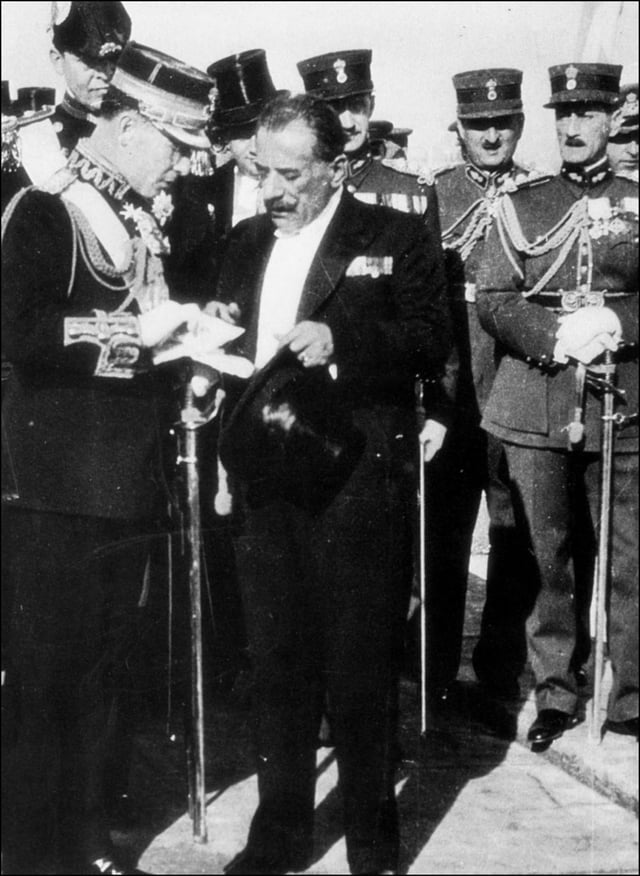 Kondylis with George II, 1935