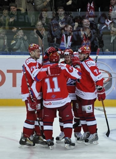 Lokomotiv Yaroslavl players on the ice in 2009