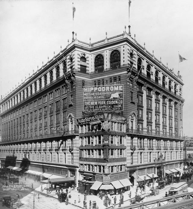 Macy's in Herald Square in 1907