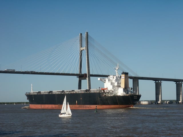 Wood chips carrier Racer on the Paraná River, just coming under the Rosario-Victoria Bridge
