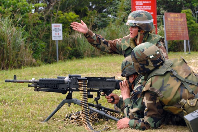 NMCB 3 Seabees training on a M240 at the Marine Corps gun range, Camp Hansen Okinawa . (USN)