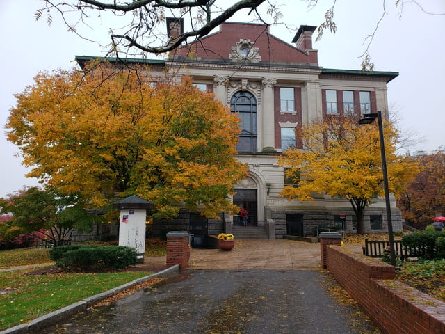 The front side of Allbritton Center, the building on Wesleyan's campus which houses the Jewett Center for Community Partnerships, Patricelli Center for Social Entrepreneurship, and the Wesleyan Media Project, as well as the student run cafe Espwesso.